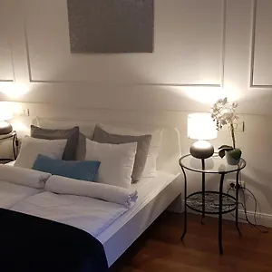 Apartment Goldsmith