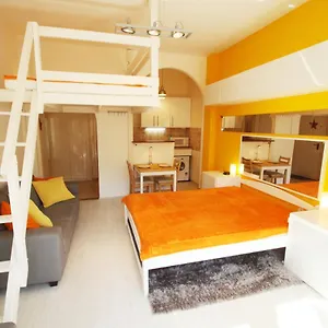  Apartment Sunny With Balcony In Party District